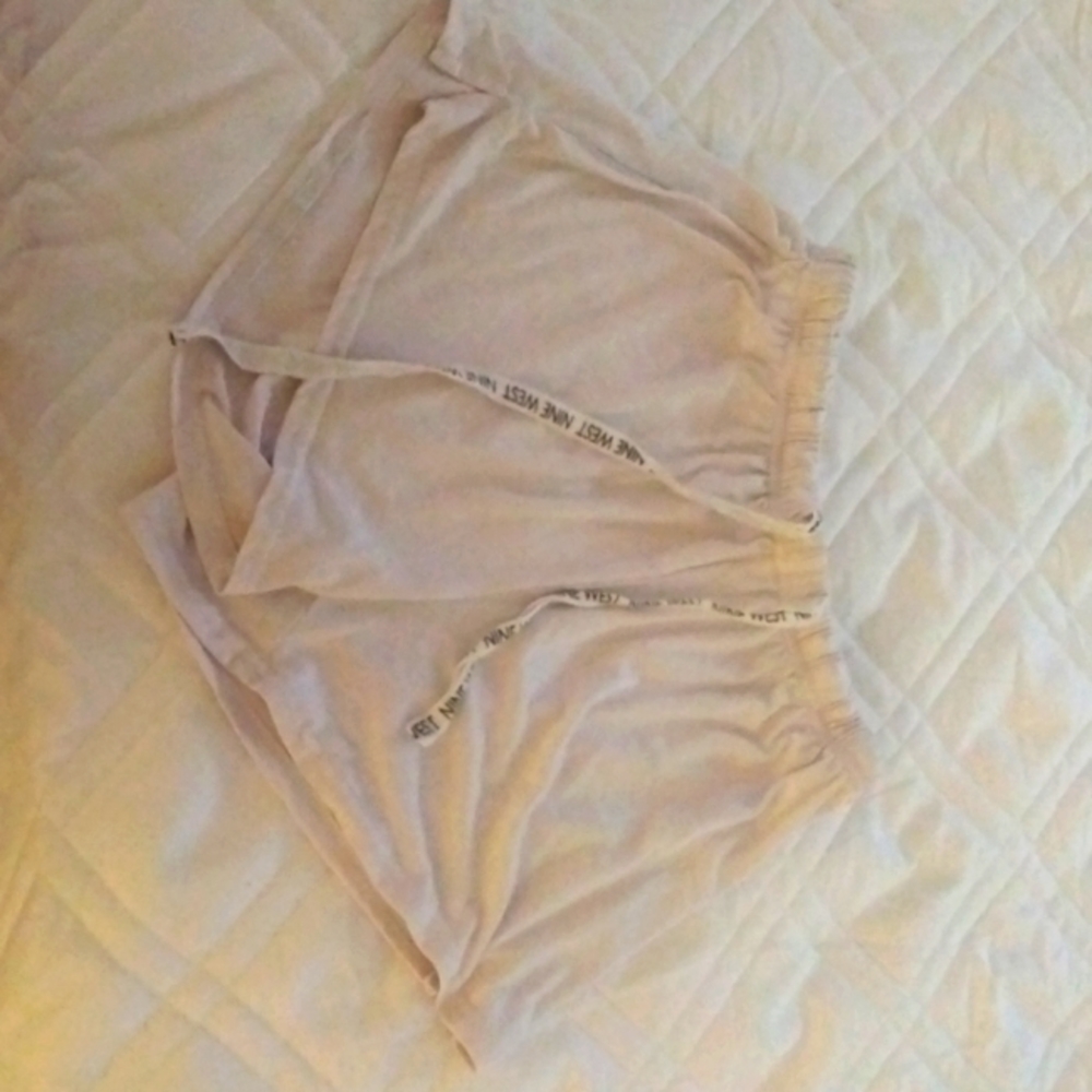 Woman's sleepwear